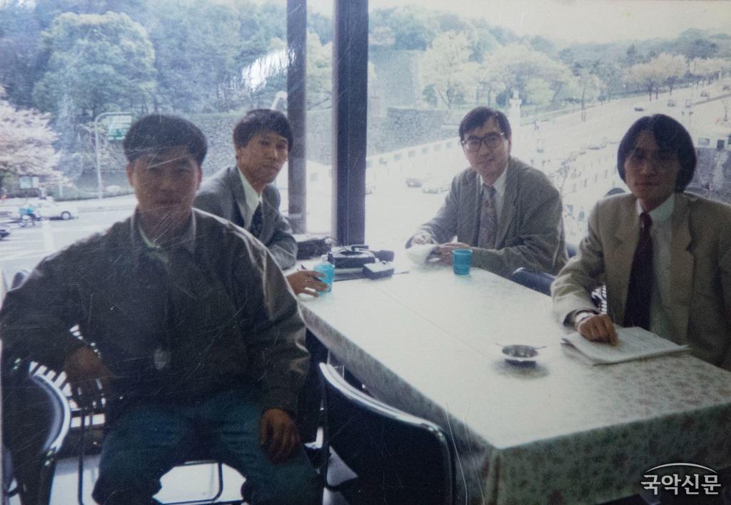 1995년 일본 취재 스탭들 (1).jpg