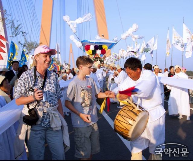 즐거운 만가 축제와 진도북놀이, 2013. 이윤선 촬영.jpg