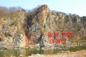 (17) 진남교반 병풍바위에 새겨진 일본 헌병 순직 마애비(磨崖碑)