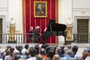 피아니스트 백건우, 스페인  현지 관객의 기립박수 받아